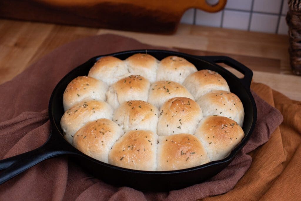 amish white dinner rolls with egg wash