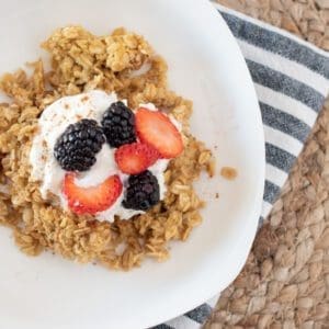 easy baked oatmeal with maple cream
