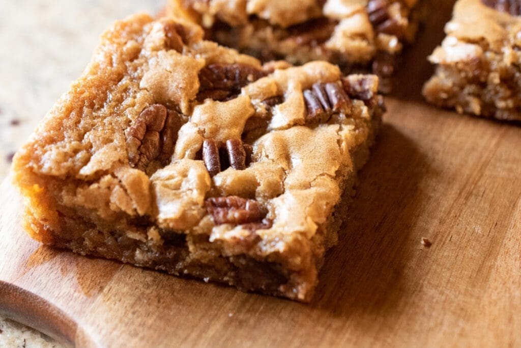 blondies with toasted pecans