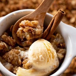 apple crisp with oatmeal topping