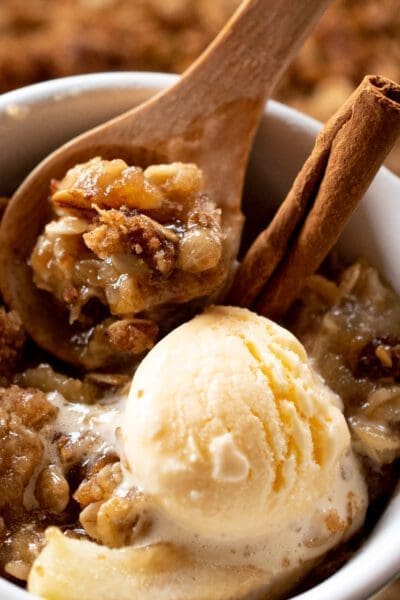 apple crisp with oatmeal topping